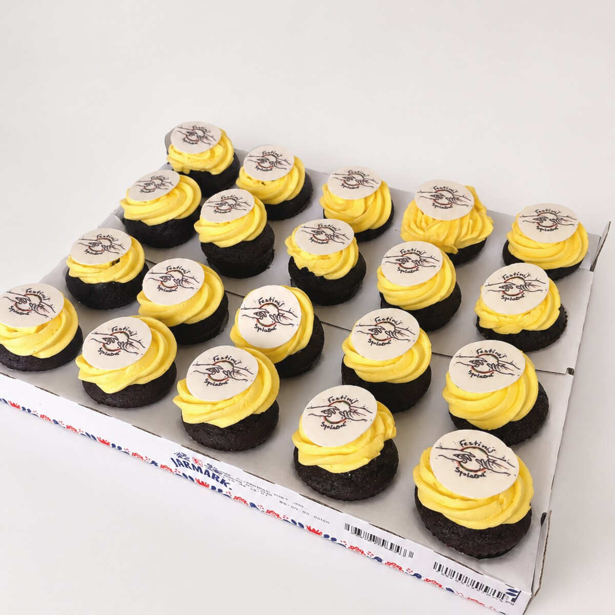 Cupcakes s jedlým potiskem loga